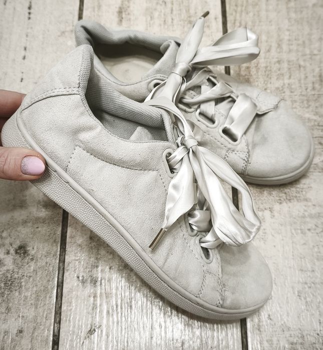 Zestaw dwóch lat  butów