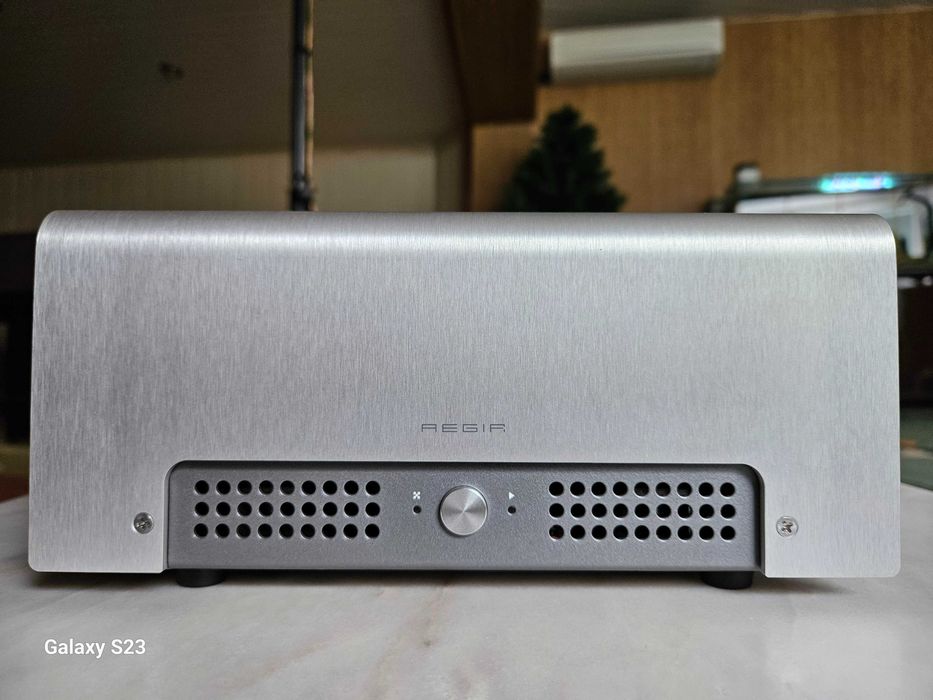 Amplificador marca Schiit, modelo  Aegir.