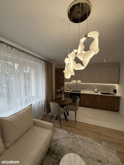 ***Trzypokojowe***Centrum***Bezpośrednio***Duży balkon**Okazyjna cena*