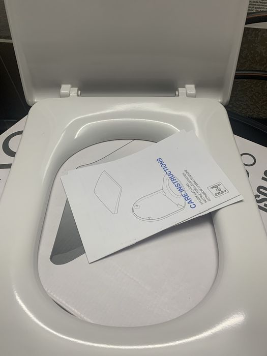 Унітаз Kolo з кришкою