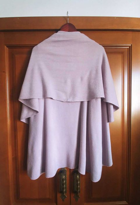 Liliowe poncho, narzutka