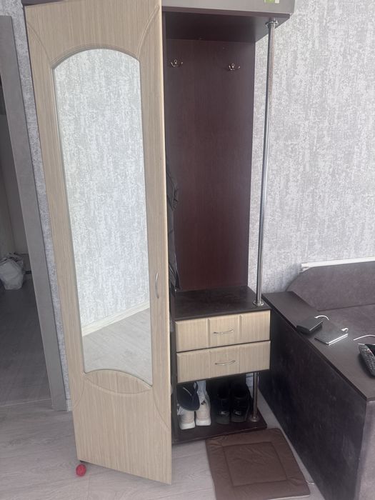 Продам гарну шафу у коридор