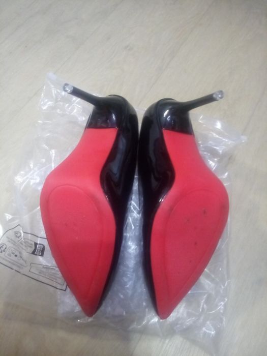 Лаковые туфли на шпильке