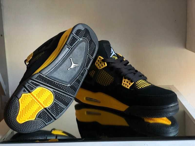 Jordan 4 Retro Thunder R.45