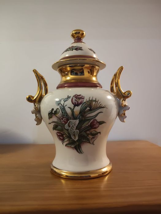 Pote lindíssimo de porcelana S.Bento