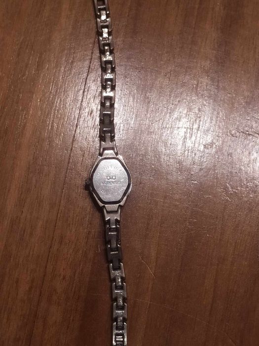 Zegarek damski Q&Q Quartz srebrny