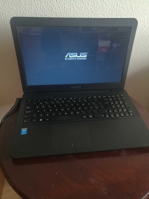 Portátil ASUS i3 Modelo F554L
