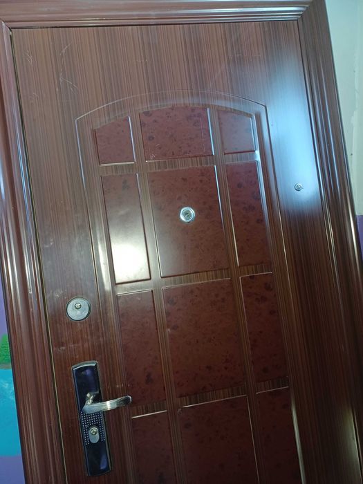 Вхідні броньовані двері