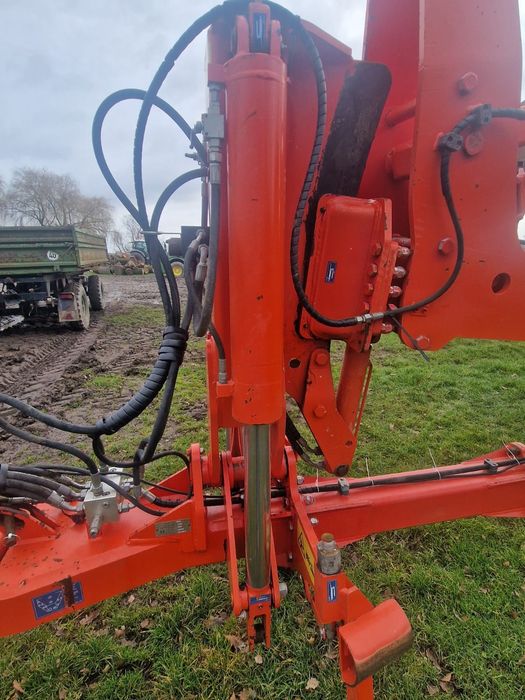 Pług obrotowy Kuhn 8+2