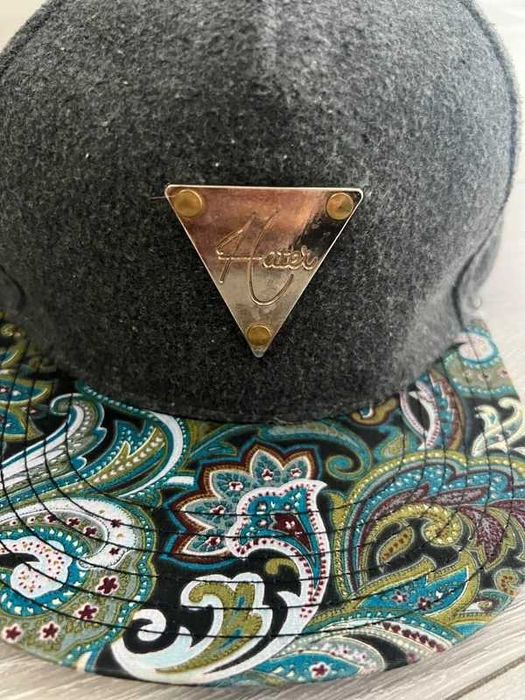 Czapka z Daszkiem Hater Snapback Metal Badge Paisley Szara Vintage