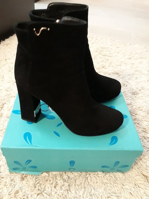 Демі ботинки 40р