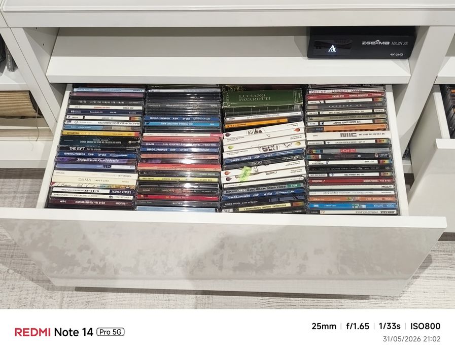 Móvel sala ou escritório com bastante arrumação  - Ikeia