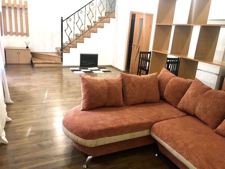 В центрі Мукачева будинок-котедж подобово (посуточно)