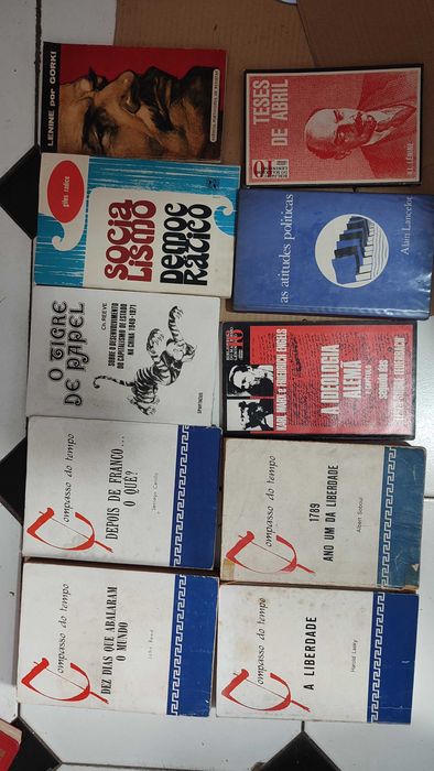 Lote 50 Livros de História e Politica Internacionais