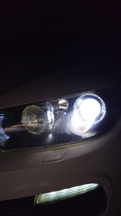 Faróis bi-xenon Scirocco (com luz diurna Led)
