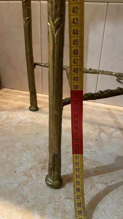 Mesa de latão  usada