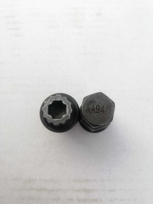 Головка для болта с секретом