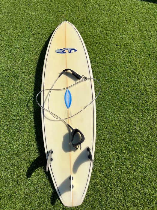 Prancha de surf 6’7 44L com leash