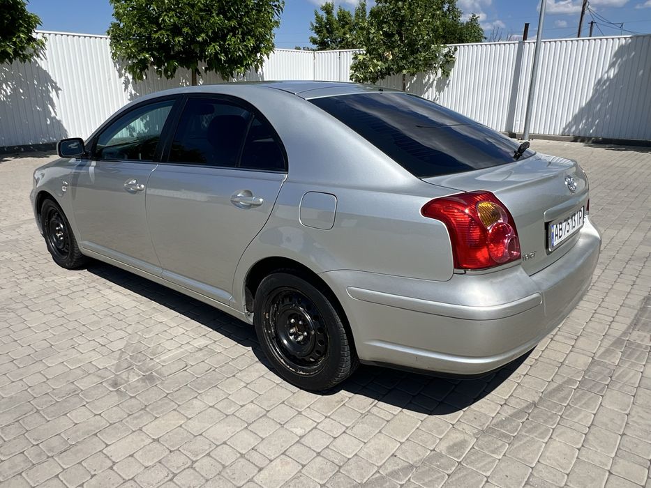 Toyota Avensis 2004 року
