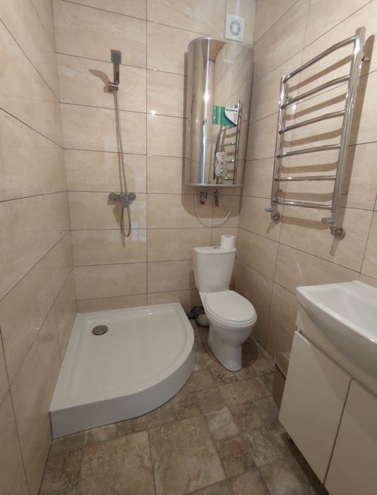 Подобова оренда будинку з басейном. Посуточная аренда дома с бассейном