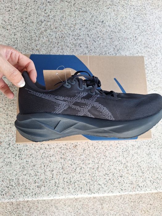 Asics Novablast 5 Preto (43,5)