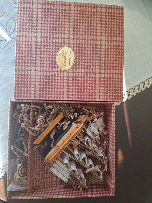 Veleiro  + porta chaves  + caneta