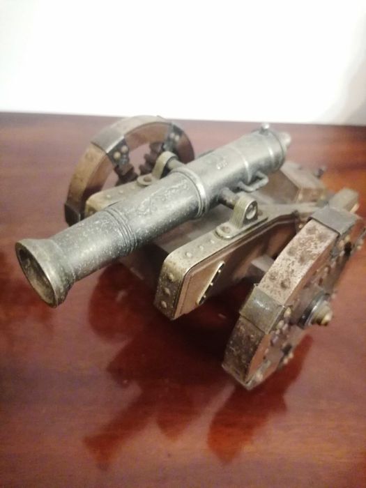 Rádio Canhão Vintage AM Transistorizado Decorativo Metal e Plástico