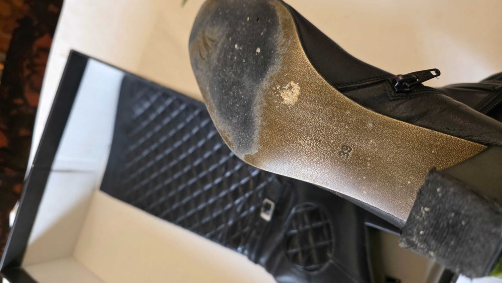 Botas em Pele da marca FOREVA Tamanho 39