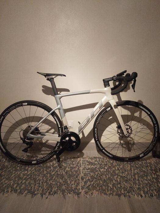 Bicicleta e rodas carbono