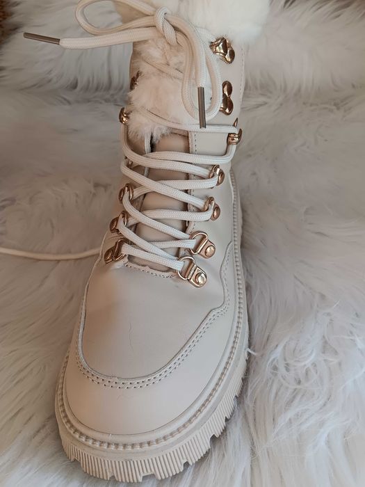 Bota Estilo Militar com Pêlo-Seaside - como novas