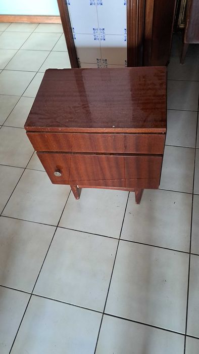 Mesinha de cabeceira
