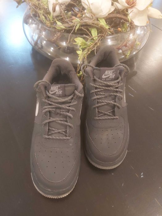Nike Air Force praticamente novos