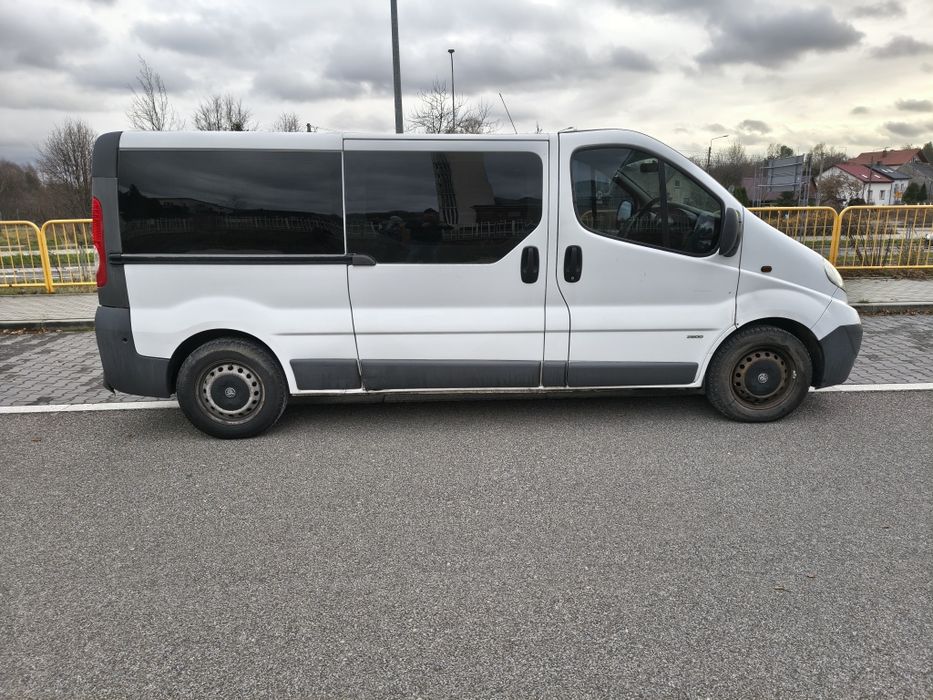 Opel Vivaro 2.0 diesel 9 osób anglik long