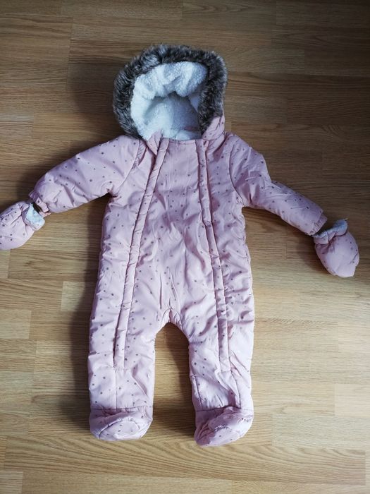 Zestaw ubranek dla dziewczynki w rozmiarze 80