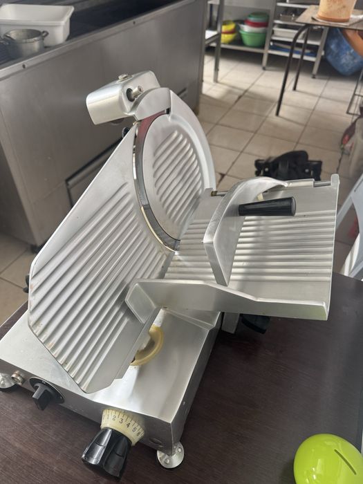 Maquina de cortar queijo e fiambre