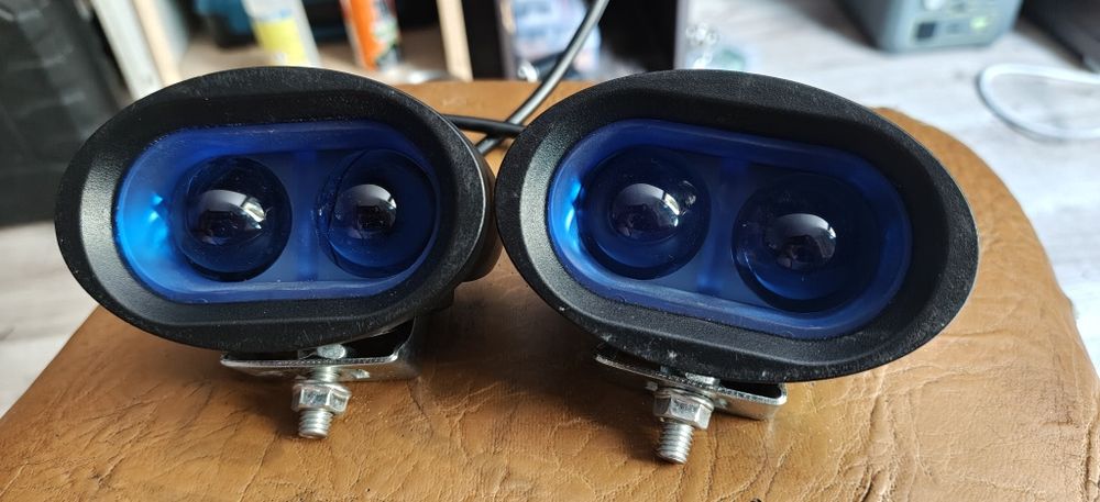 Sprzedam dwie lampy niebieskie