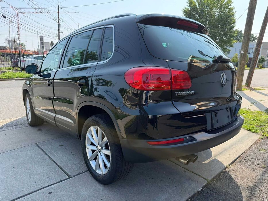 Volkswagen Tiguan      2016
