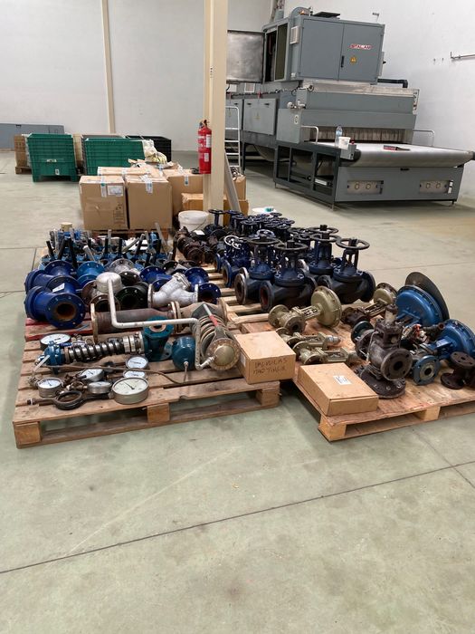 Bombas de água para furos e quadros Grundfos -Depósito 30.000L inox