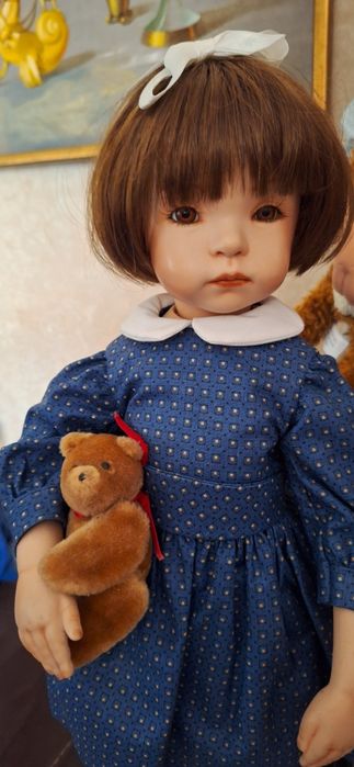 Коллекционная фарфоровая кукла