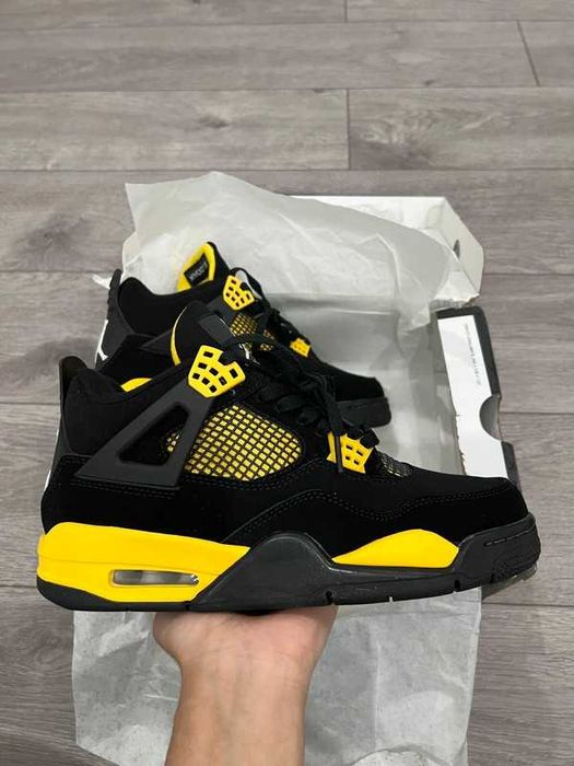 Jordan 4 Retro Thunder R.44