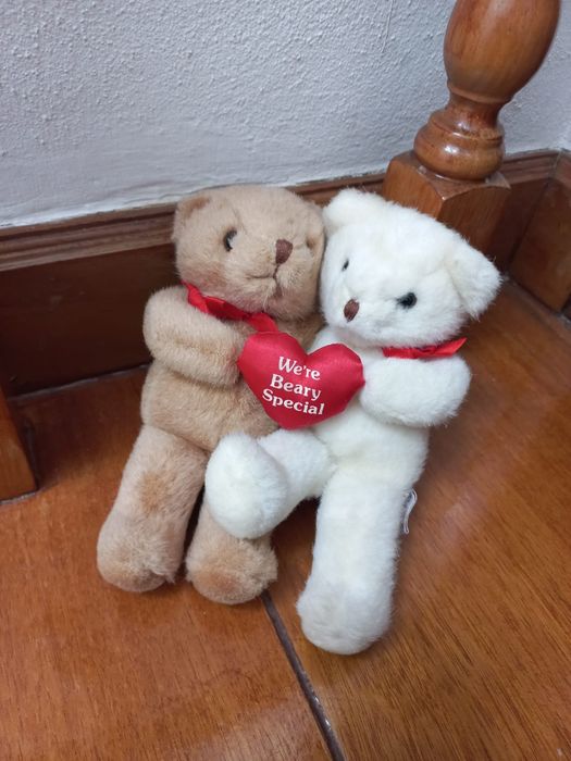Vários peluches disponiveis