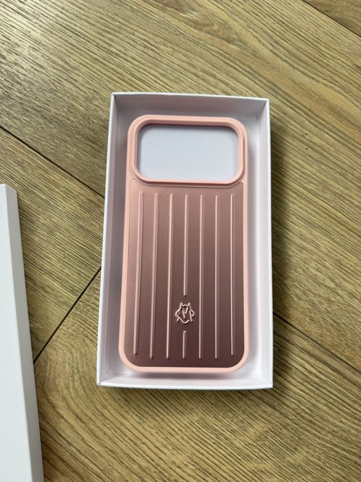 Case Rimowa 17 pro max