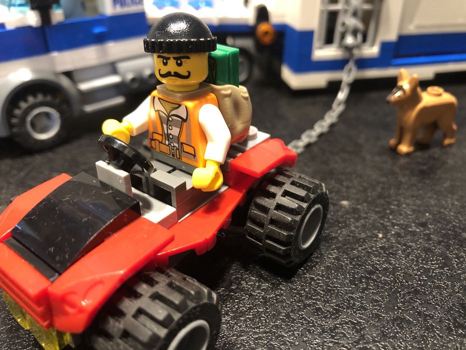 Klocki Lego 60139 City - 3 w 1 Policja, mobilne centrum dowodzenia