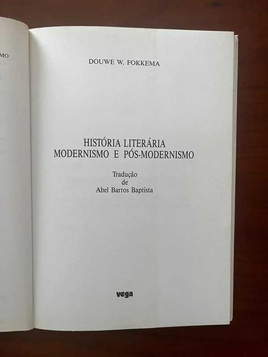 "Modernismo e Pós-Modernismo História Literária" de Douwe W. Fokkema