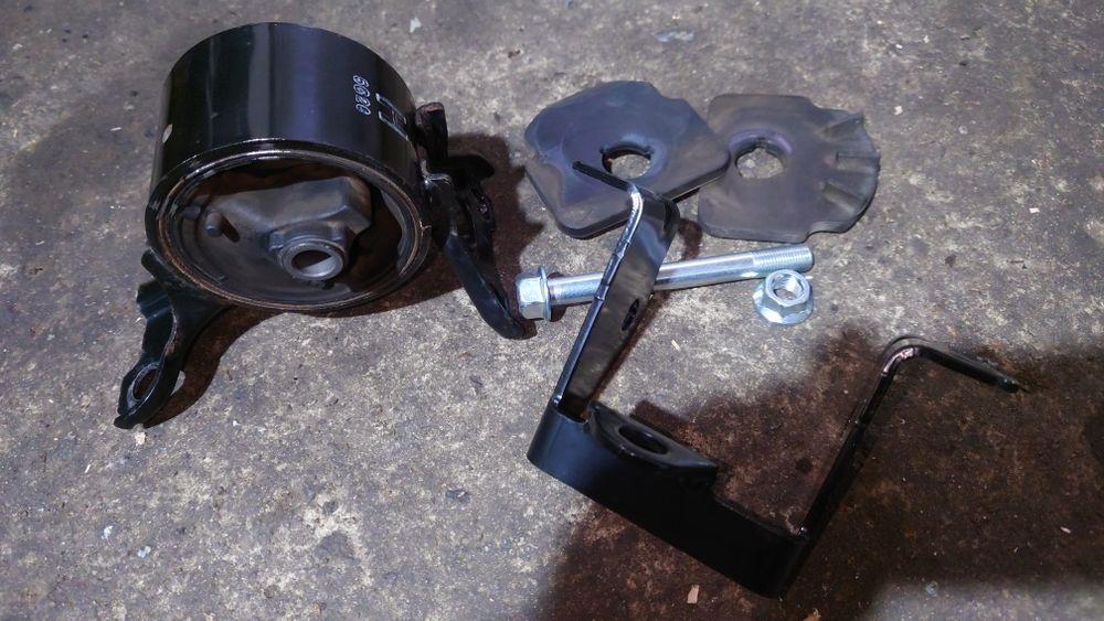 Продам б/в подушку АКПП (двигуна) ліву на Mitsubishi Outlander Sport