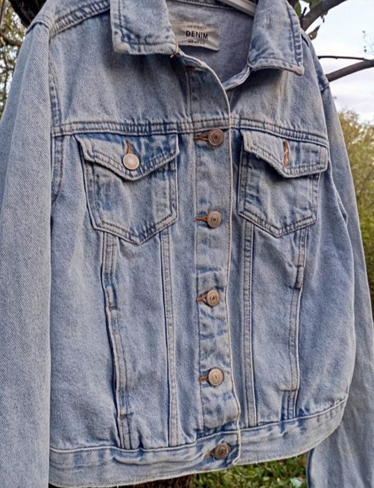 Жіноча джинсова куртка