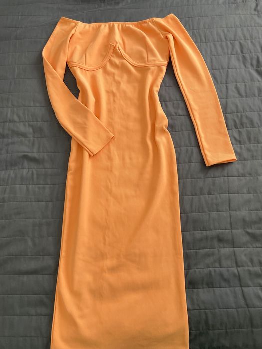 Сукня персикова міді