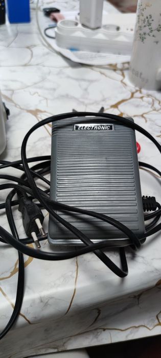 Швейна машинка Brother L-30