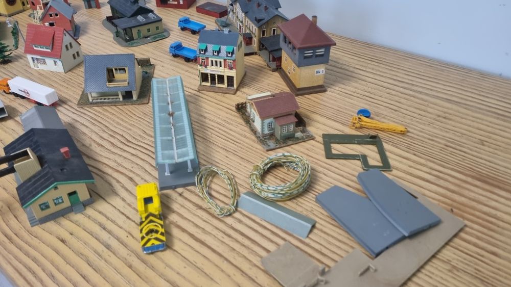 Domki i inne do kolejki makiety