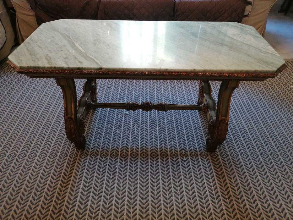 Mesa de centro vintage com tampo em mármore maciço